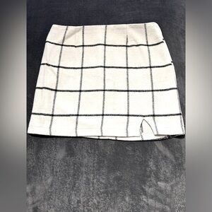 Plaid black and white mini skirt